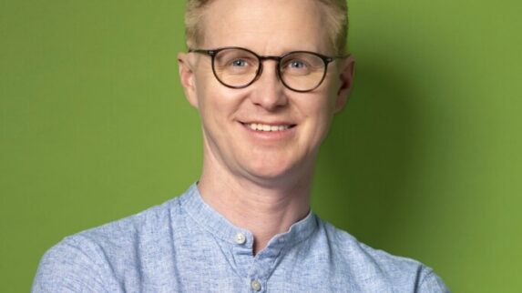 Portraitfoto von Pascal Riepl