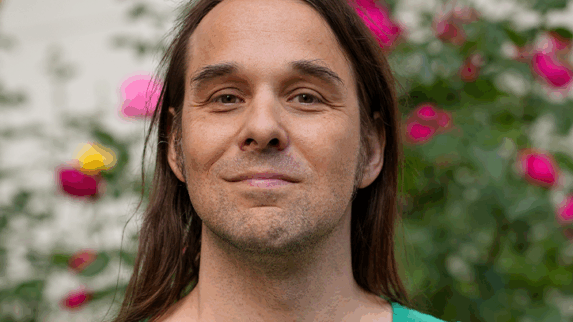 Portraitfoto von Mathias Tausig